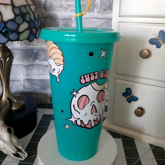 Cold cup. Spooky‎ melting conchas & pan dulce. With straw & topper - Picture 3 of 8